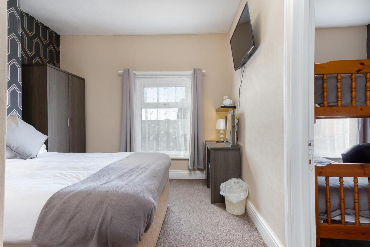Rayners Hotel Blackpool Bagian luar foto