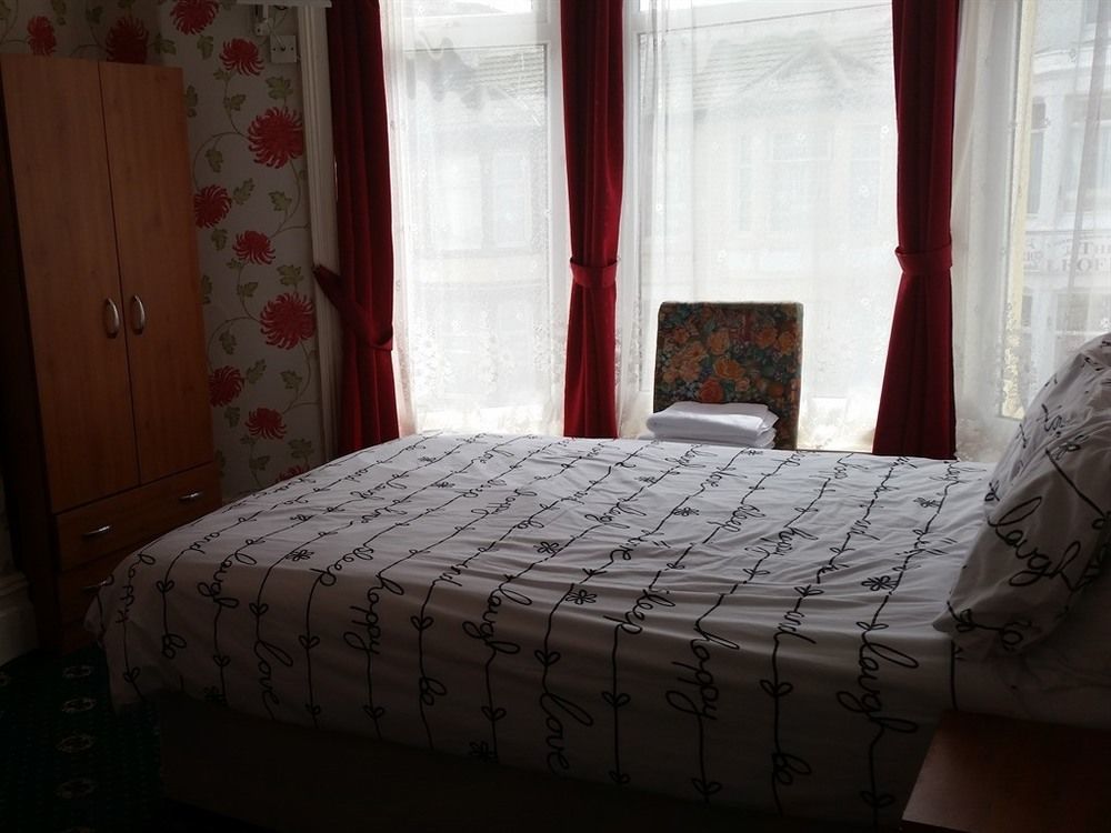 Rayners Hotel Blackpool Bagian luar foto