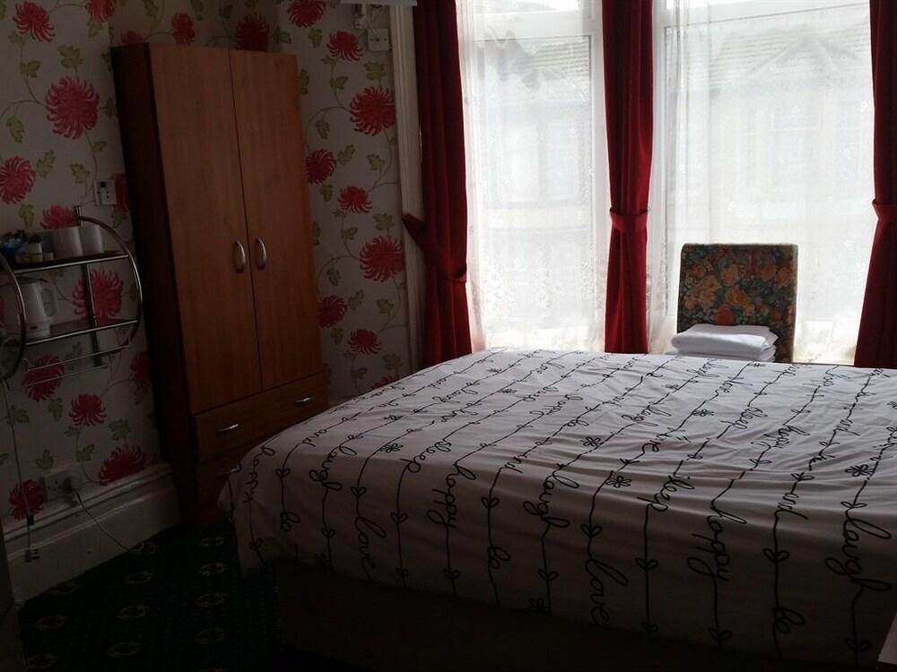 Rayners Hotel Blackpool Bagian luar foto