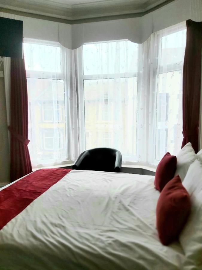 Rayners Hotel Blackpool Bagian luar foto